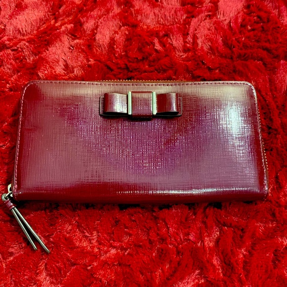 Like New Coach Darcy Patent Leather Bow Wallet - Picture 4 of 5